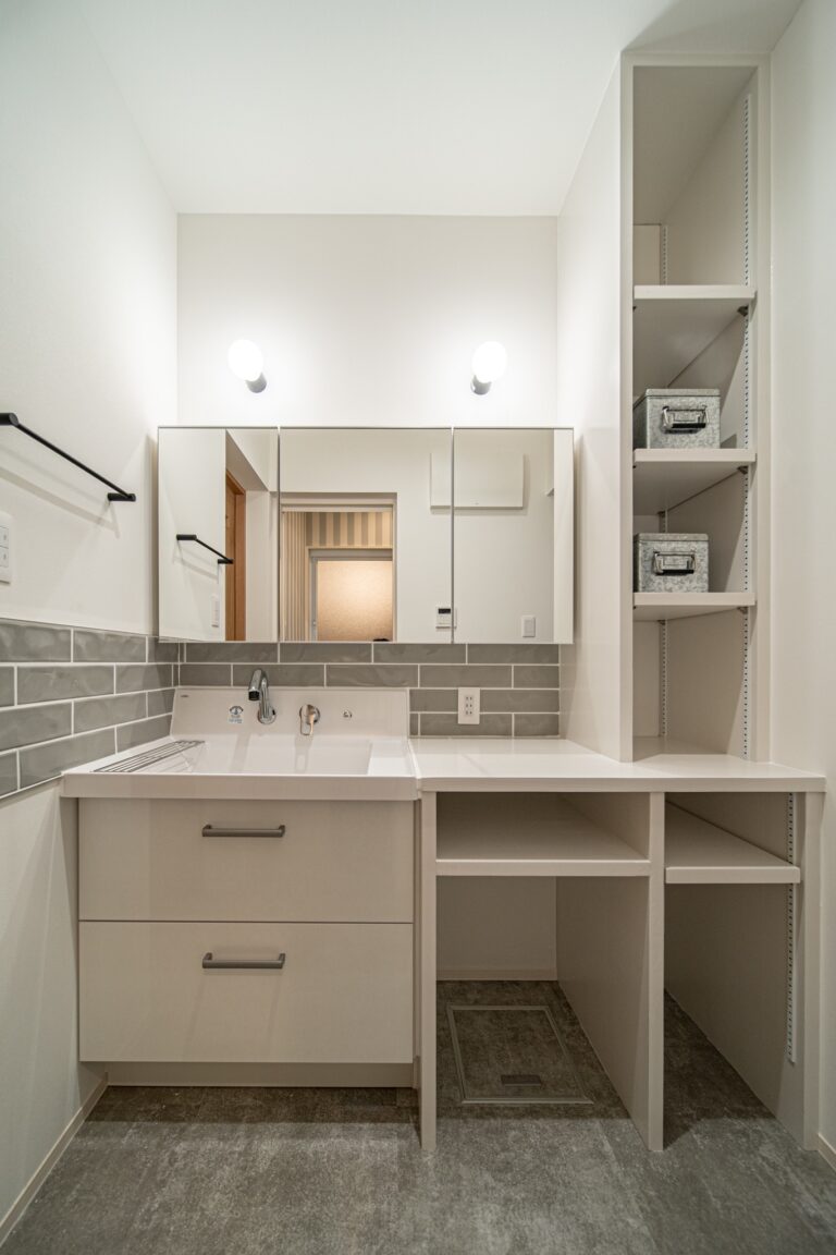 使いやすさと美しさを両立したグレータイルの洗面空間施工例