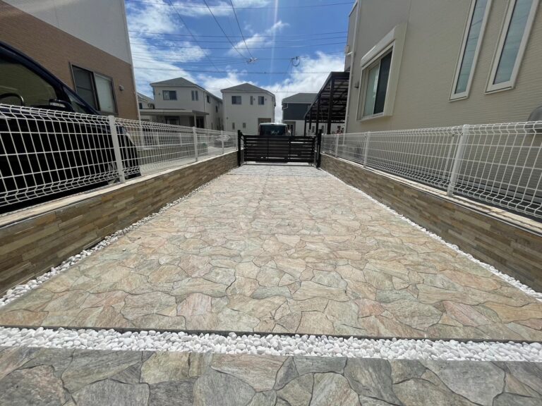 安心して使える、タイル仕上げの駐車場床施工例